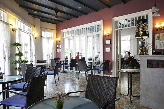 Arom d Cafe' & Bistro